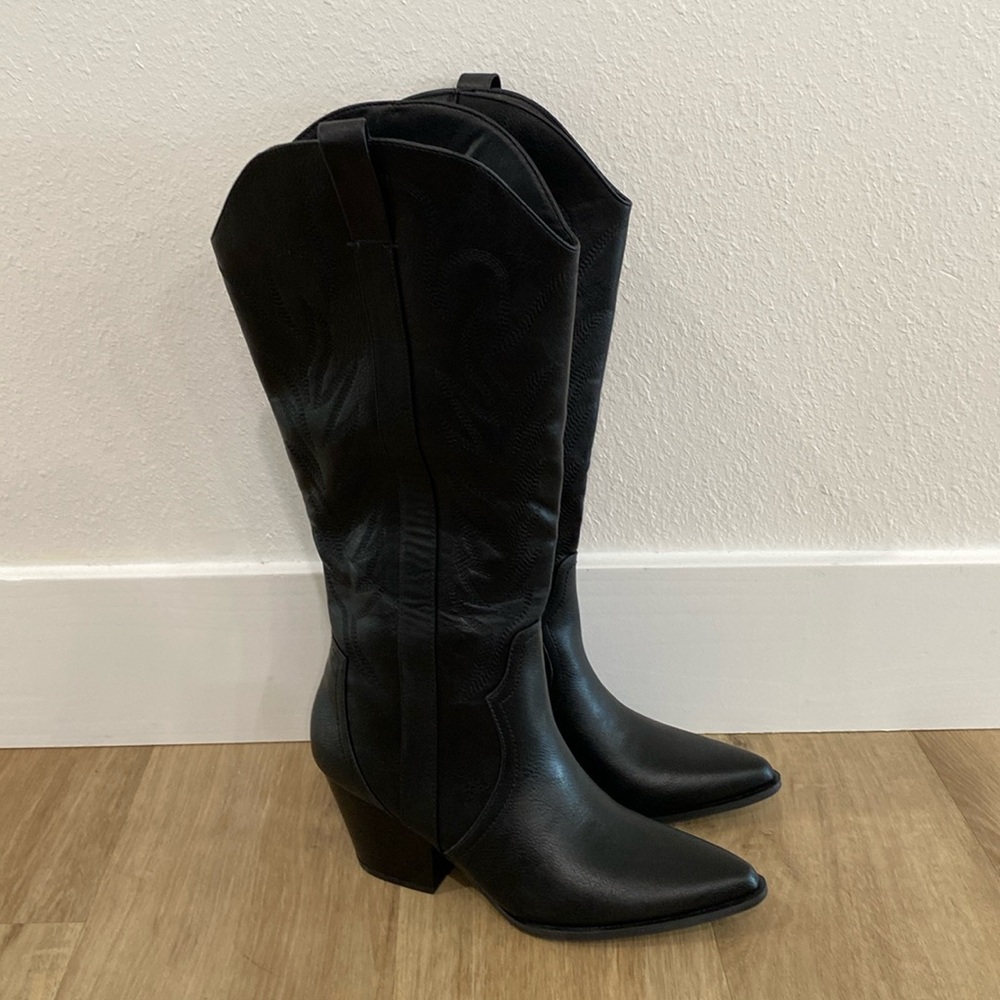 NEW Women’s Black Embroidered Cowboy Boots